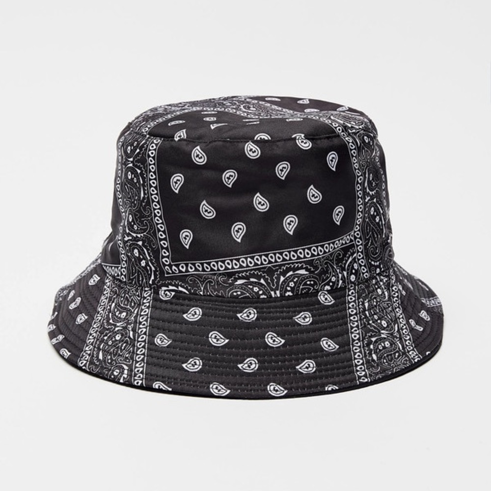 ♠️UO♠️ BANDANA PAISLEY PRINT BUCKET HAT